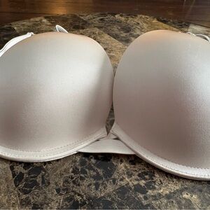 Victoria's Secret Elegant Cream Bra